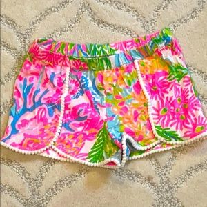 EUC Lilly Pulitzer stretch comfy shorts w/ poms